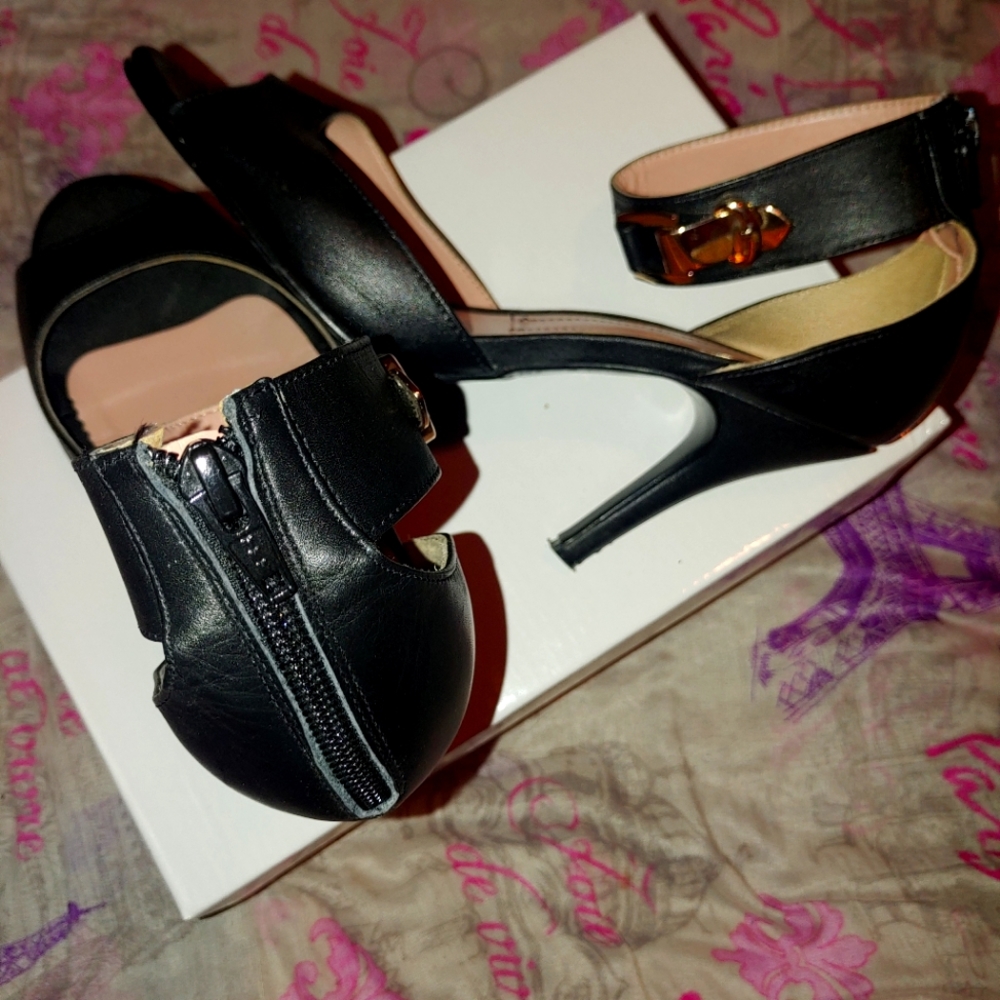 Leather BLACK stiletto shoe